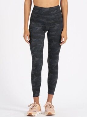 Vuori Clean Elevation Dark Gray Camo Print Leggings Size L High Waist Zip Pocket